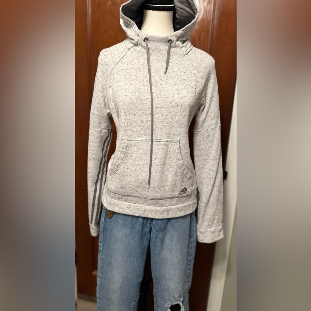 Adidas hoodie High neck Front pockets Great condition No flaws/stains seen